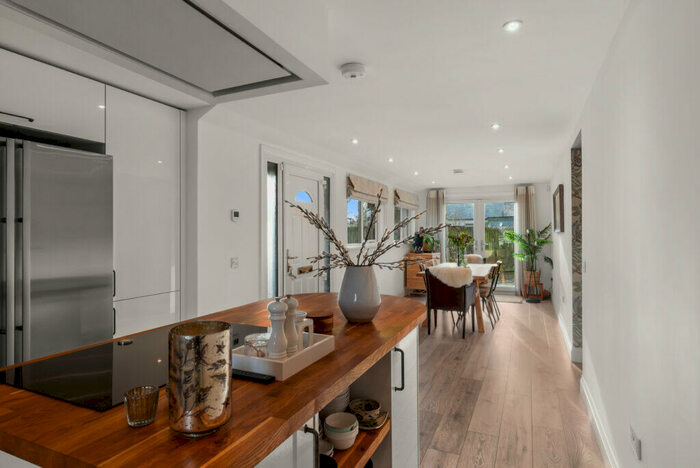 4 Bedroom Detached House For Sale In Hillhead Road, DD5