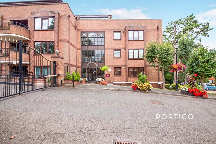 2 Bedroom Flat To Rent In Forest Heights, Buckhurst Hill, IG9