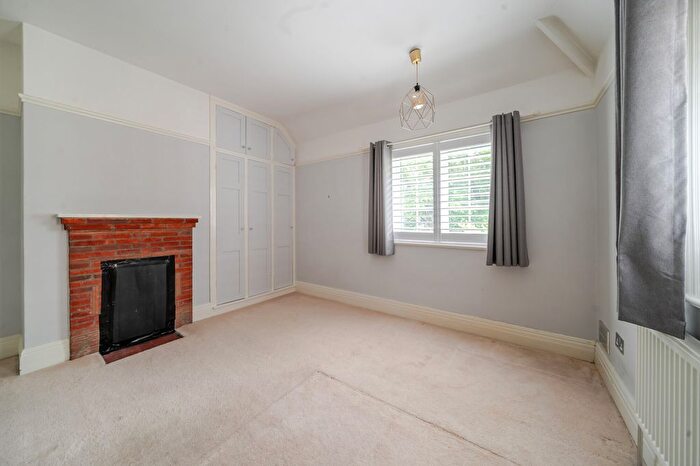 4 Bedroom Detached House For Sale In Reading Road North, Fleet, GU51