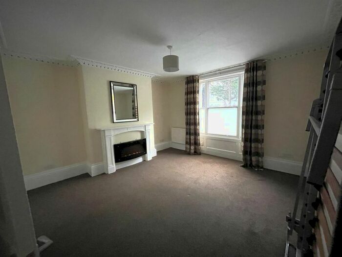 Studio To Rent In London Road, Charlton Kings, Cheltenham, GL52