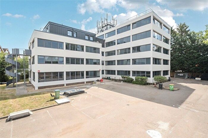 1 Bedroom Flat To Rent In West Byfleet, Surrey, KT14