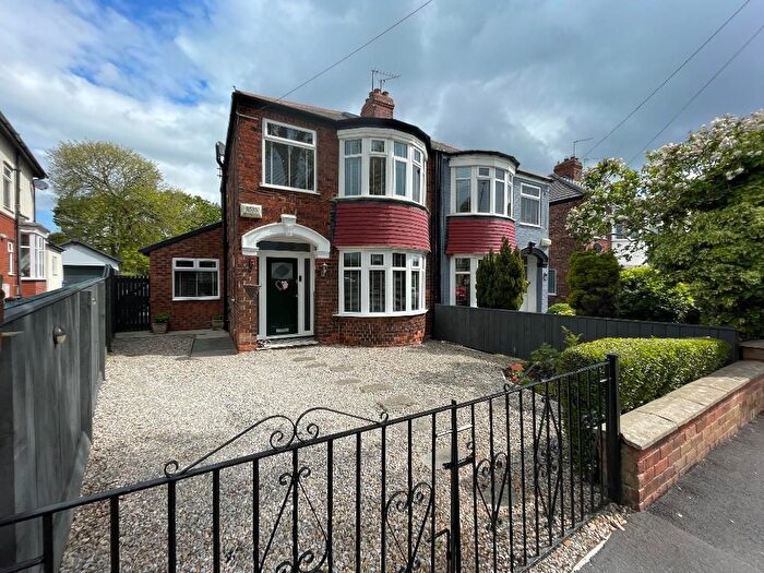 3 Bedroom Semi-Detached House For Sale In Kingston Rd, Willerby, Hull, HU10