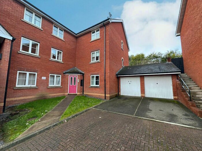 2 Bedroom Flat To Rent In Lewis Crescent, Exeter, EX2