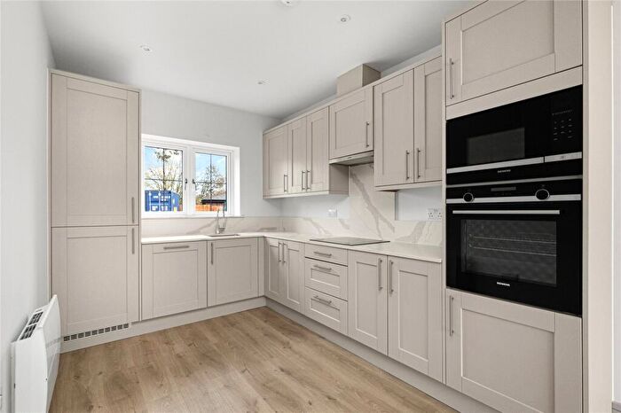 3 Bedroom Terraced House For Sale In London Road, Binfield, Bracknell, Berkshire, RG42
