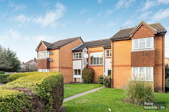 1 Bedroom Flat To Rent In Abbotswood Way, Hayes, UB3