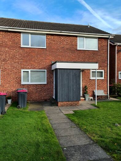 2 Bedroom Flat To Rent In Coral Drive, Aughton, S26