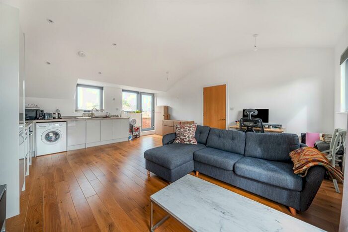 1 Bedroom Apartment For Sale In Courtlands, Maidenhead, SL6