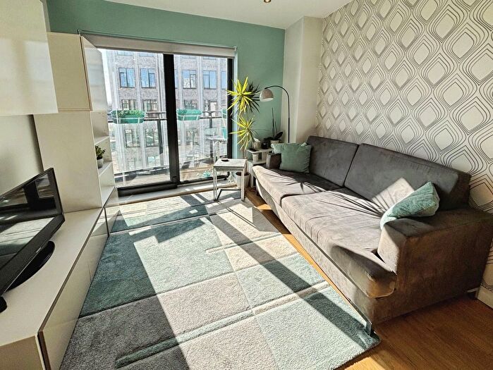 2 Bedroom Flat To Rent In Waterloo Street, Leeds, West Yorkshire, LS10