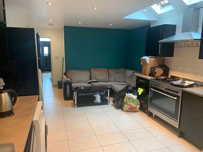 5 Bedroom House To Rent In Warwards Lane, Selly Oak, West Midlands, B29