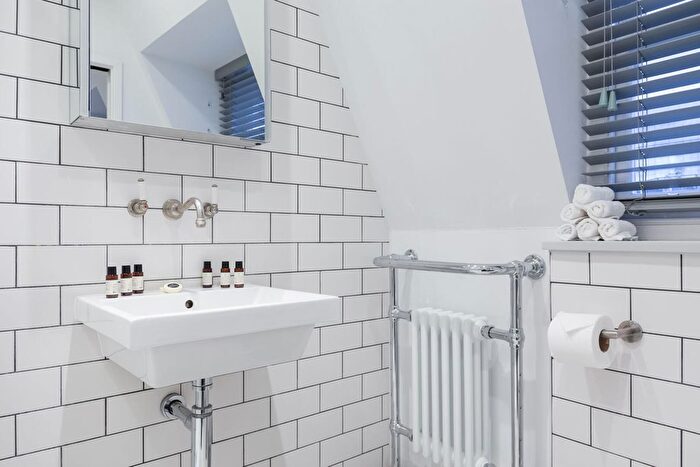 1 Bedroom Flat To Rent In Rathbone Place, London, W1T