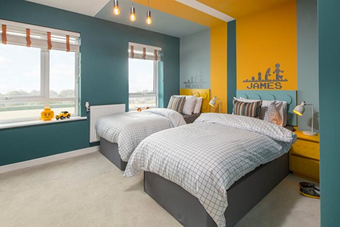 3 Bedroom Town House For Sale In Dee Road, Tilehurst, Reading, RG30