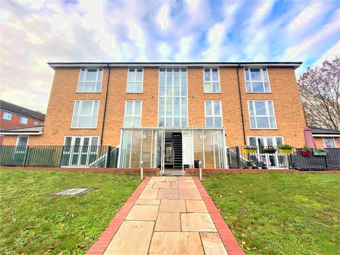 2 Bedroom Flat To Rent In London Road, Mitcham Junction, Mitcham, CR4