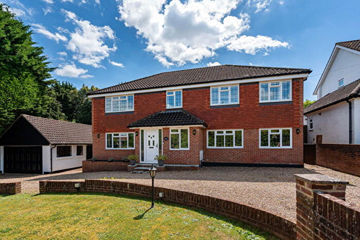 6 Bedroom Detached House For Sale In Orestan Lane, Effingham, KT24