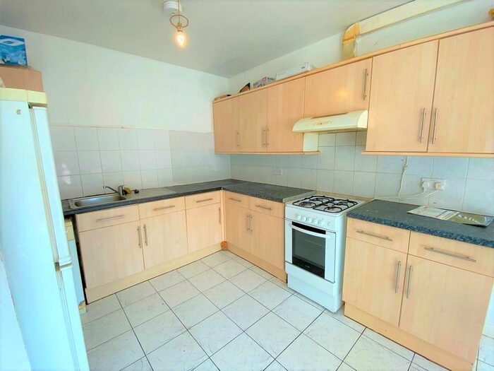 2 Bedroom Flat To Rent In Ravenings Parade, Goodmayes Road, Goodmayes, Ilford, IG3
