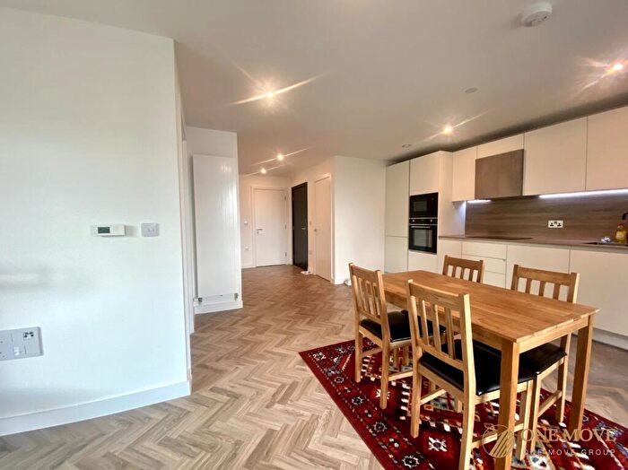 2 Bedroom Flat To Rent In Makers Yard, Skyline Apartments, E3
