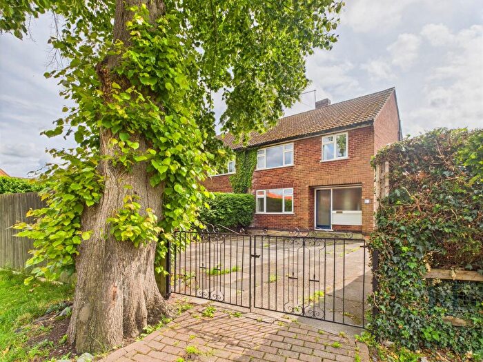 3 Bedroom Semi-Detached House For Sale In Brown Lane, Barton-In-Fabis, NG11