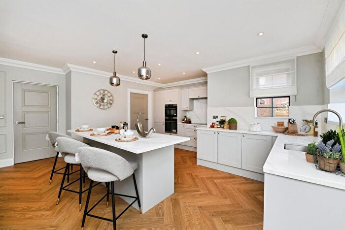 3 Bedroom Semi Detached House For Sale In Beresford Avenue, Whetstone, London, N20