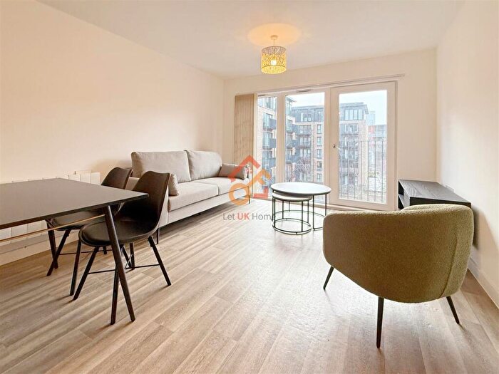 2 Bedroom Flat To Rent In Washington Apartments, Lexington Gardens, Birmingham, B15