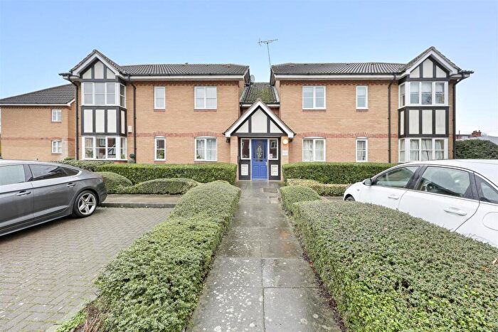 1 Bedroom Flat For Sale In Redwood Gardens, Chingford, E4