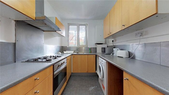 3 Bedroom Flat To Rent In Thornaby House, Canrobert Street, E2