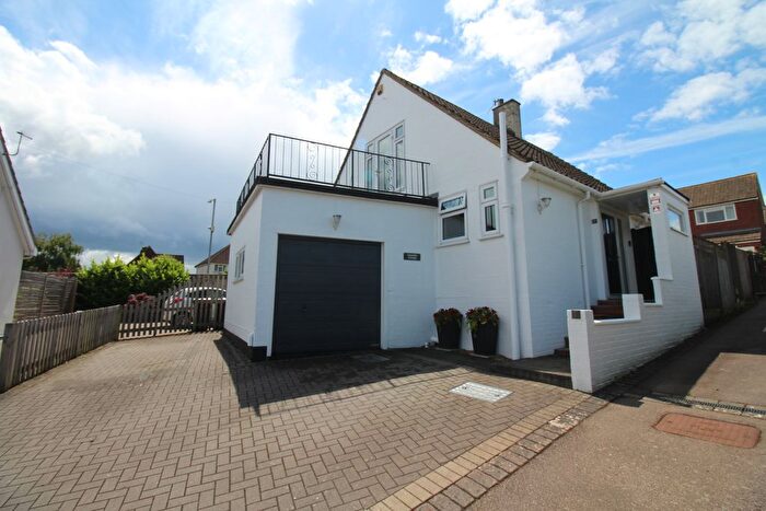 4 Bedroom Detached House For Sale In Rodney Avenue, Tonbridge, TN10