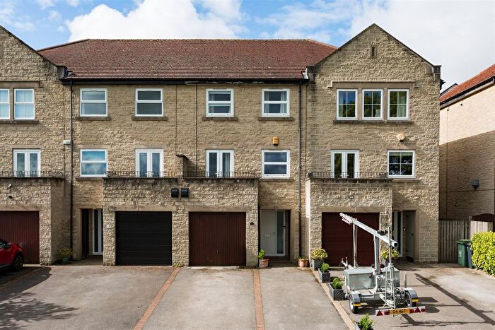 4 Bedroom Town House For Sale In Hilton Grange, Bramhope, LS16