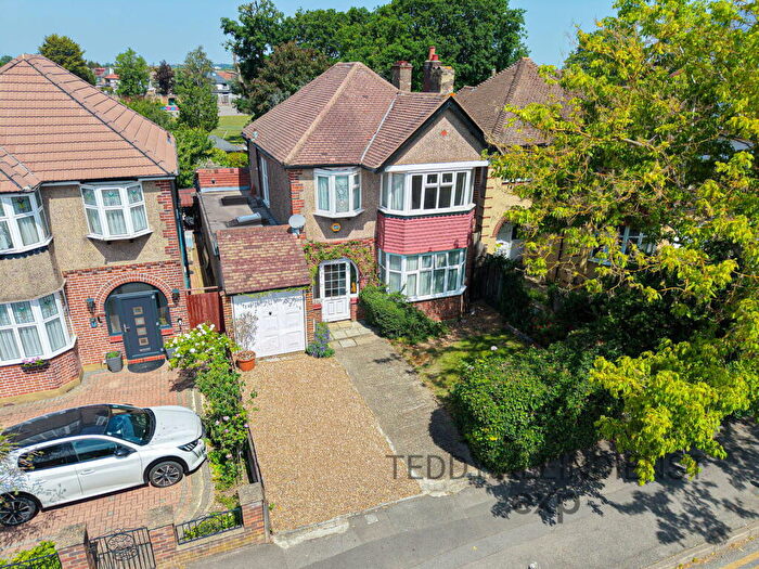 4 Bedroom Detached House For Sale In Sheephouse Way, New Malden, KT3