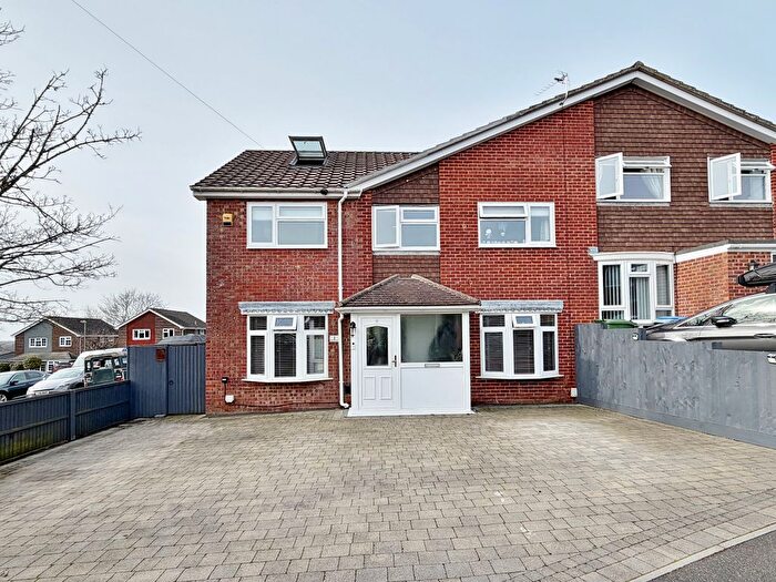 4 Bedroom Semi-detached House For Sale In Leckford Close, Portchester, PO16