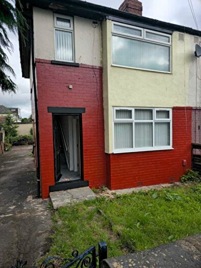 3 Bedroom Semi-Detached House To Rent In Hall Lane, Leeds, LS12
