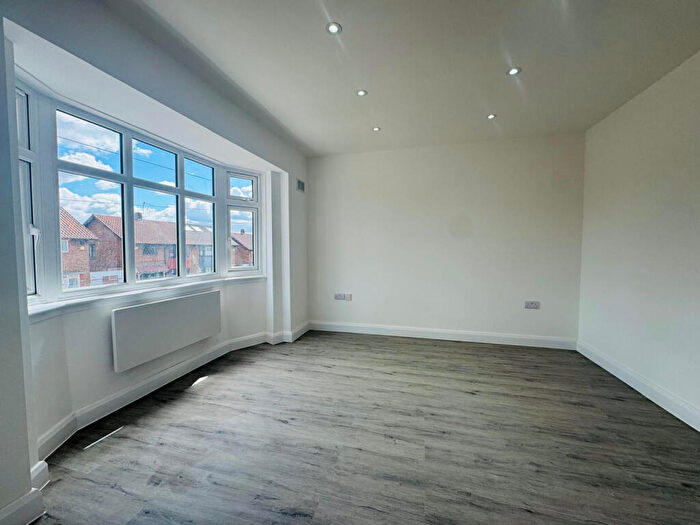1 Bedroom Flat To Rent In No Deposit Option, Council And Water Inclusive, Goodmayes, RM6