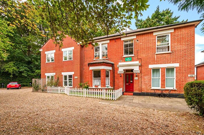 1 Bedroom Flat To Rent In Heathview House, Broomhall Road, Horsell, Woking, Surrey, GU21