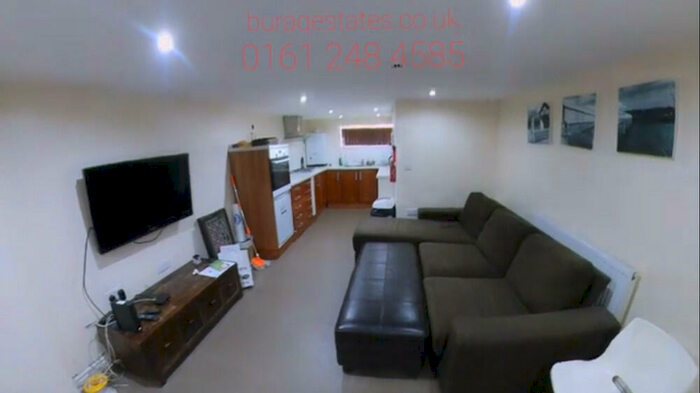 3 Bedroom Flat To Rent In Mauldeth Road, Withington, M20