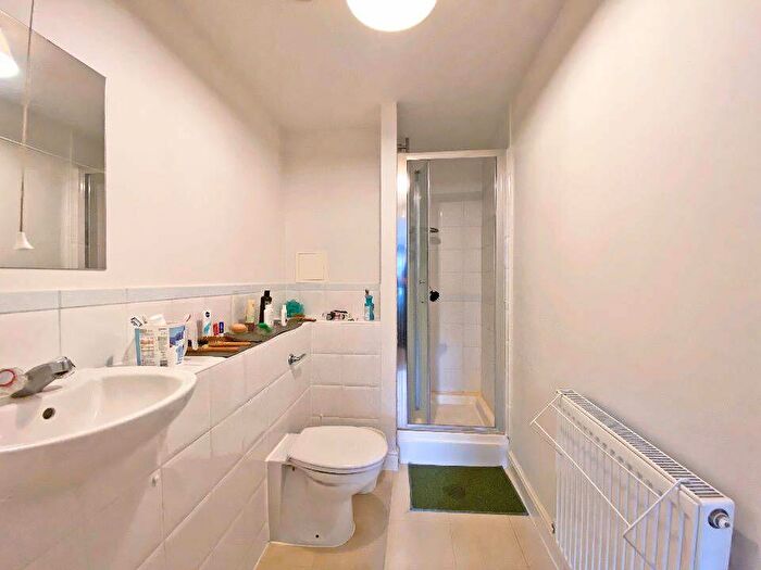 2 Bedroom Flat To Rent In Coombe Way, Farnborough, Hampshire, GU14