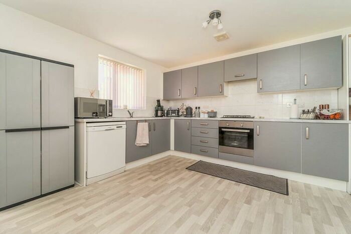 4 Bedroom Semi-Detached House To Rent In New Hall Street, Burnley, Lancashire, BB10