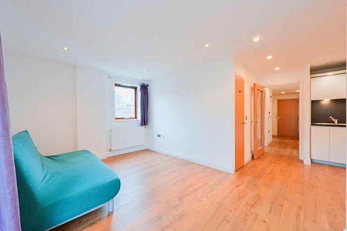 2 Bedroom Flat To Rent In Trevithick Way, Bow, London, E3