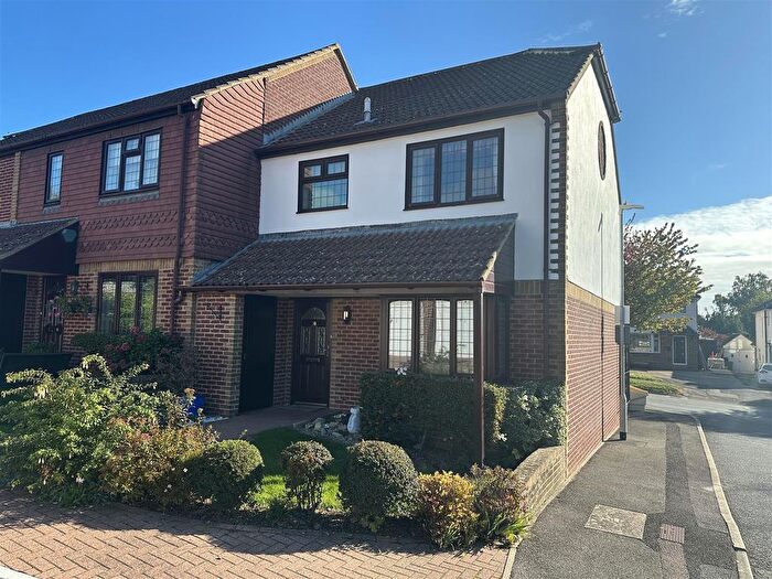 3 Bedroom Property For Sale In Matterdale Gardens, Barming, Maidstone, ME16