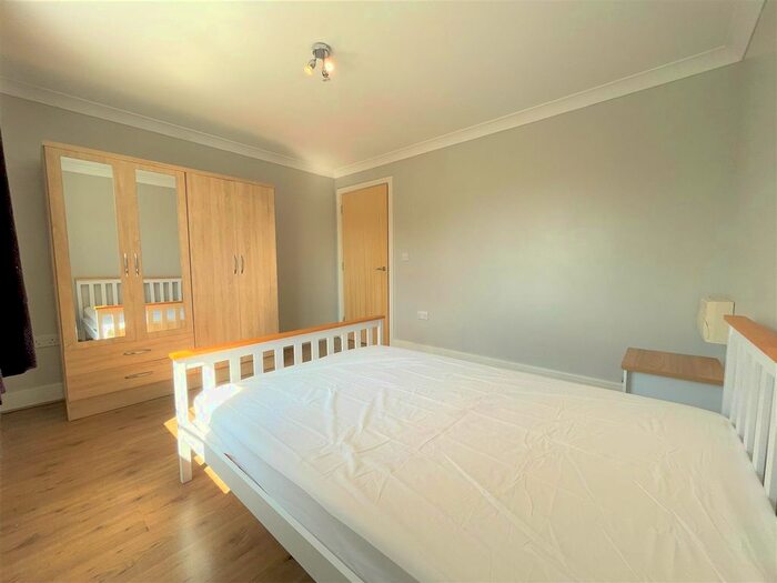 1 Bedroom Flat To Rent In Merryfields, Uxbridge, UB8
