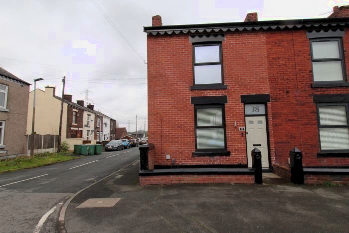 2 Bedroom End Of Terrace House To Rent In Stopes Road, Manchester, M26