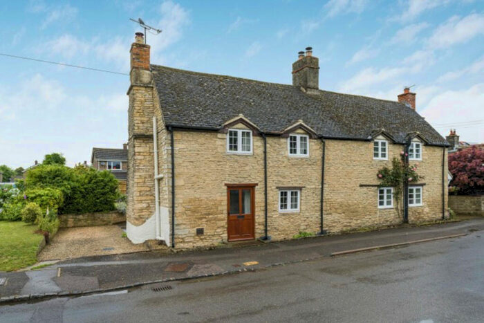 3 Bedroom Semi-Detached House For Sale In Oxford Road, Bletchingdon, OX5