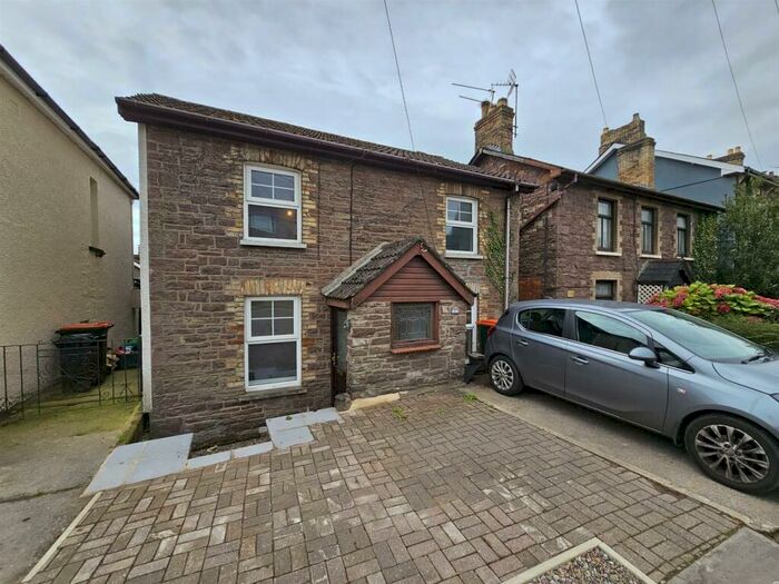 3 Bedroom Detached House To Rent In Cefn Road, Rogerstone, Newport, NP10