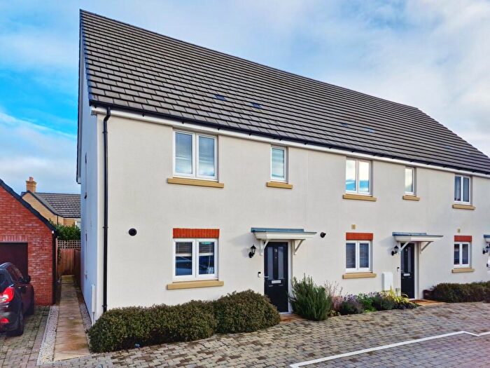 3 Bedroom Semi-Detached House For Sale In Elder Way, Ampthill, Bedfordshire, MK45