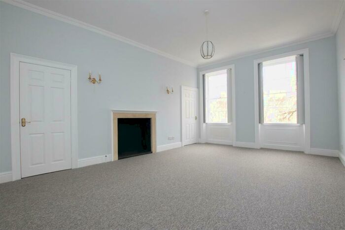 Flat To Rent In Grosvenor Place, Bath, BA1