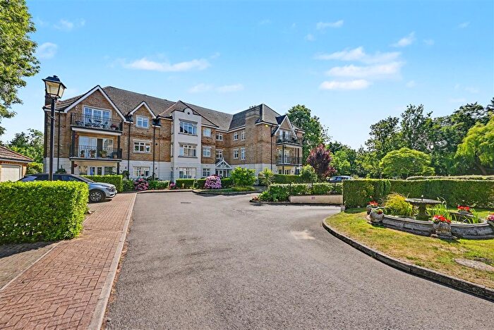 2 Bedroom Flat For Sale In High Road, Bushey, WD23