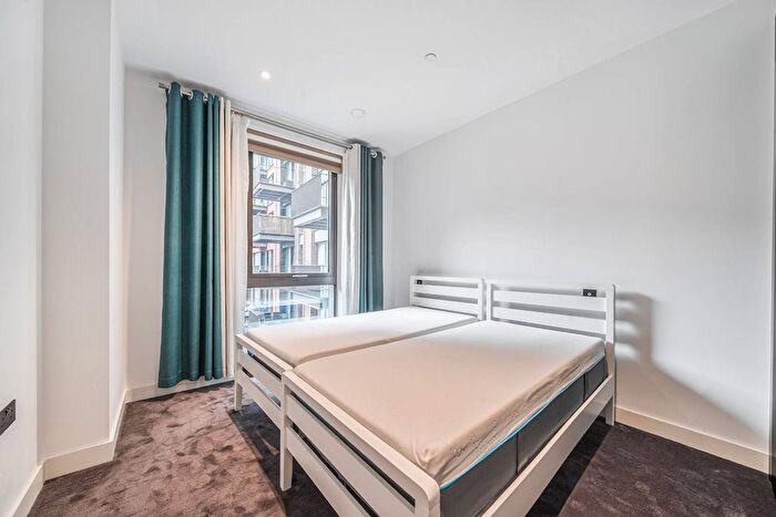 2 Bedroom Flat To Rent In Legacy Building, Nine Elms, SW11