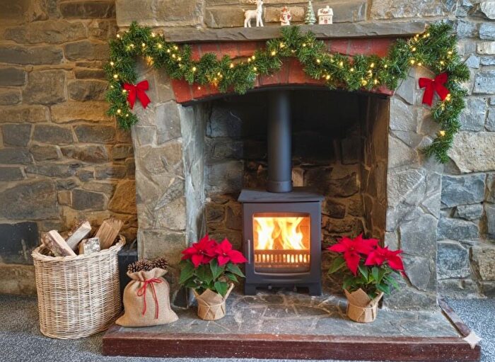 2 Bedroom Cottage For Sale In West End, Street, BA16