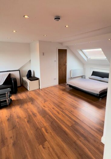 1 Bedroom Studio To Rent In Glencairn Road, London, SW16