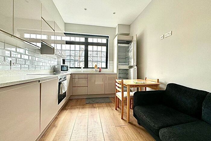 1 Bedroom Flat To Rent In Oakland Road, Crickelwood, Nw, NW2