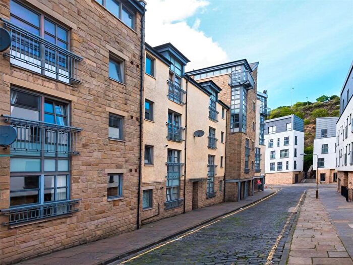 2 Bedroom Flat To Rent In Old Tolbooth Wynd, Edinburgh, EH8