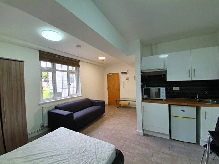 Studio To Rent In Burnside Road, Dagenham, RM8