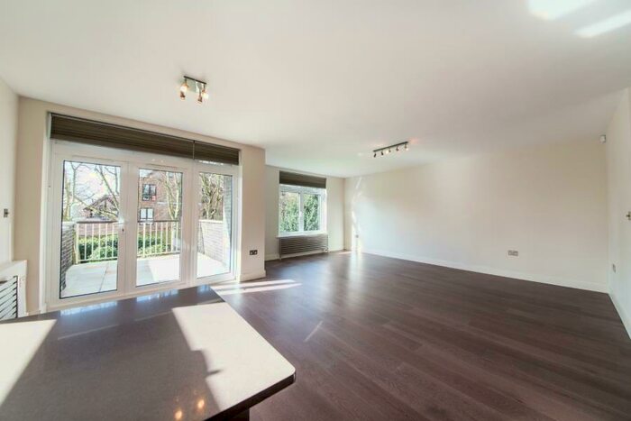 3 Bedroom Flat To Rent In Lyndhurst Terrace, Hampstead, London, NW3